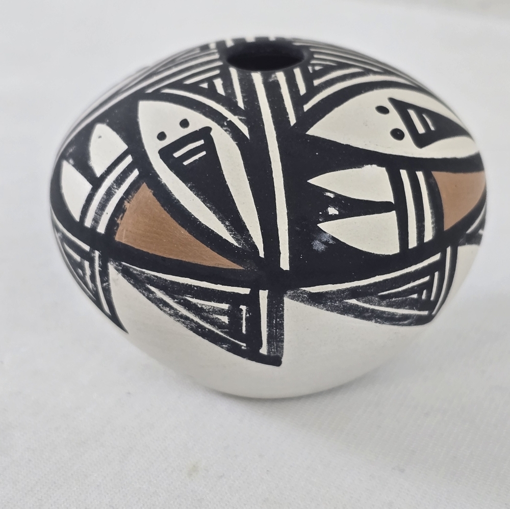 Native American Acoma Indian Hand Painted Seed Pottery by Antonio - Picture 4 of 8